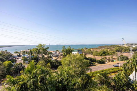 Stunning 3-Bed With Sea View - Darwin Holiday 1
