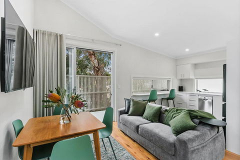 WILL56 - Gumtree Studio - Darwin Holiday 1