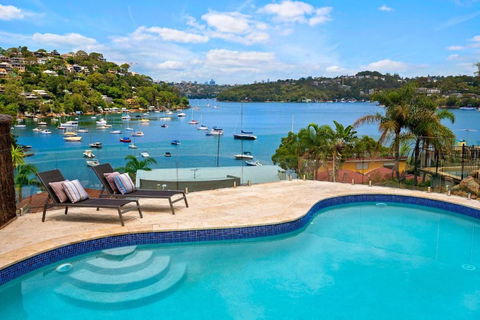 World Class Villa Manly Beach HarbourView Sauna Private Beach - Darwin Holiday 0