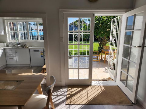 WOW - King Beds, Huge Yard, New Reno, Close To Beach, Private, Level No Stairs - Darwin Holiday 3