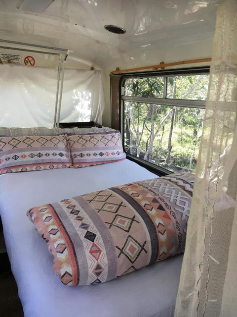 Yamba Hinterland Bush Retreat - Vintage Bus Stay - Darwin Holiday 2