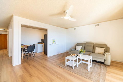 Yarramundi, 7-47 Magnus St - Spectacular Views In The Heart Of Nelson Bay - Darwin Holiday 3