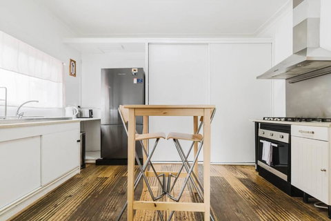 Yarraville Garden Large Home With Yard And Parking - Darwin Holiday 1