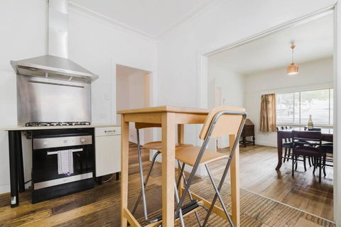 Yarraville Garden Large Home With Yard And Parking - Darwin Holiday 2