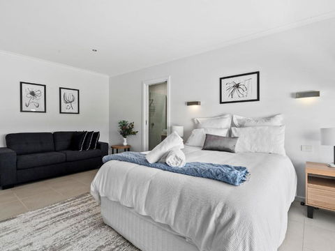 Yarrawonga Lakeside Apartment 50 - Darwin Holiday 3