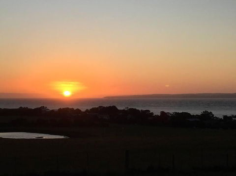 YOLO- Beach-house Views, Near Penguins, Nbn! - Darwin Holiday 3