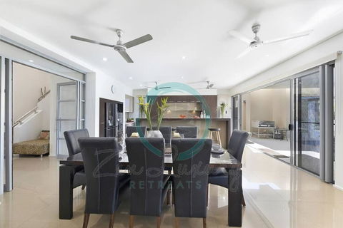Zen Bayview Bliss: Luxury Marina Mansion - Darwin Holiday 3