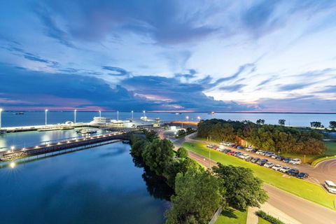 Zen By The Sea 1BR Seaview With Pool - Balcony Dining - Darwin Holiday 1