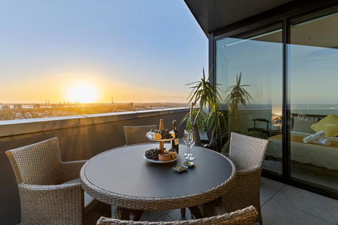 Zi Apartments - With Balcony, Bayview, Sauna And Pool - Darwin Holiday 0