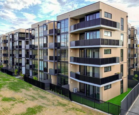 ZMITH Apartment - BROOKE, - Near AIS, GIO Stadium, UC, & Nth - Canberra Hospital - Darwin Holiday 2