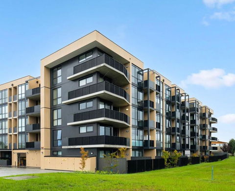 ZMITH Apartment - BROOKE, - Near AIS, GIO Stadium, UC, & Nth - Canberra Hospital - Darwin Holiday 1