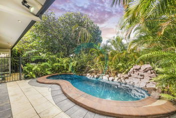 ZEN TREETOPS - Boutique 2-BR Apt W/ Private Pool with Darwin Holiday