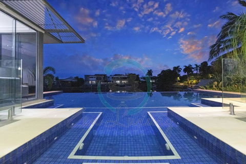 ZenLux: 4BR Bayview Mansion Infinity Pool + Cinema - Darwin Holiday 1