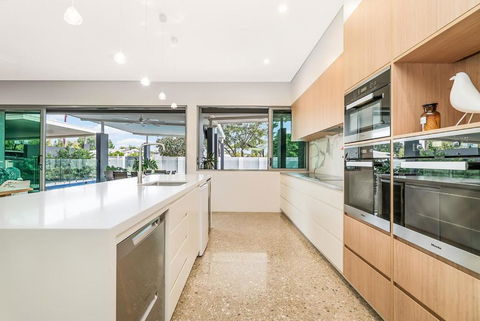 ZenLux Massive 5-BR Holiday Home - Pool - BBQ - Darwin Holiday 1