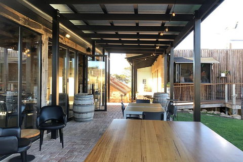Beer, Wine And Gin (The Ultimate Tastings.) - Darwin Holiday 4