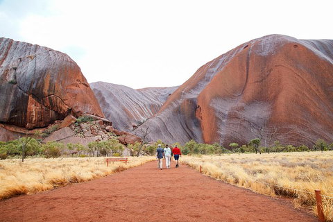 2-Day Uluru (Ayers Rock) And Kata Tjuta Trip From Alice Springs - Darwin Holiday 1