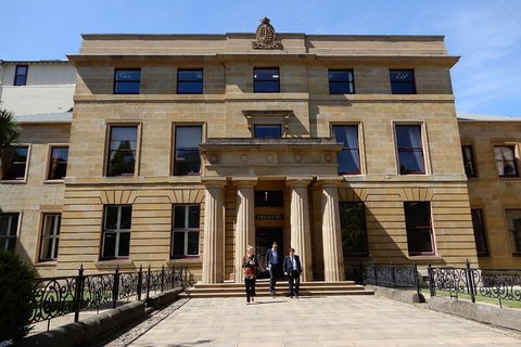 2-Hour Small-Group Walking Tour Of Hobart - Darwin Holiday 2