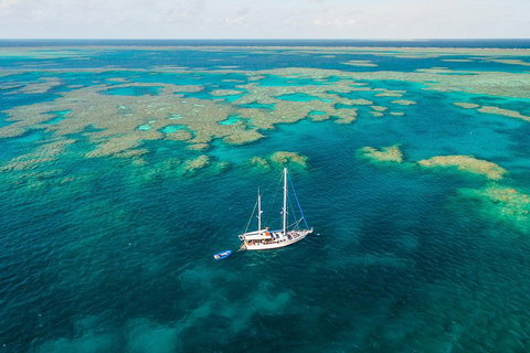 3 Day Whitsundays Sailing And Diving Adventure: Kiana - Darwin Holiday 1