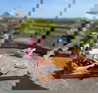 8-Hour Deluxe FoodDrink Tour in the Breathtaking Yarra Valley - Darwin Holiday