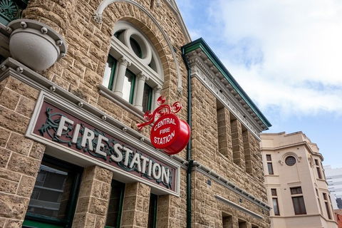 Perth Scavenger Hunt: Perched On A Swan - Darwin Holiday 5