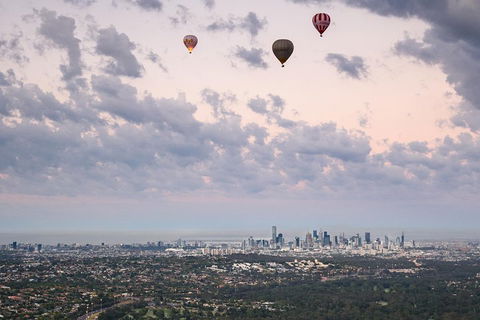 Melbourne Sunrise Balloon Flight & Champagne Breakfast - Darwin Holiday 5