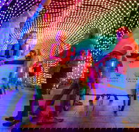 Christmas Lights Rickshaw Tour in Perth - Darwin Holiday