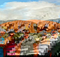 Ayers Rock Day Trip from Alice Springs Including Uluru Kata Tjuta and Sunset BBQ Dinner - Darwin Holiday